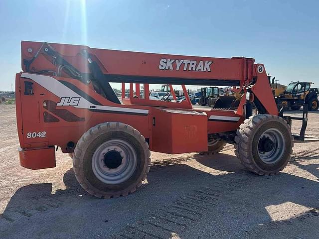 Image of Skytrak 8042 equipment image 3