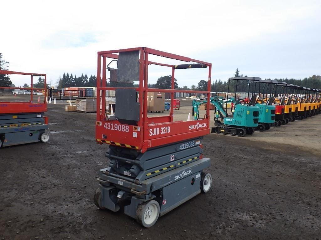 2013 Sky Jack SJIII3219 Equipment Image0