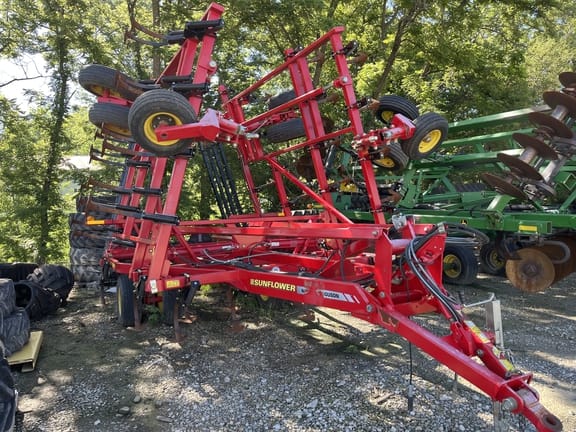 2013 Sunflower 5035 Equipment Image0