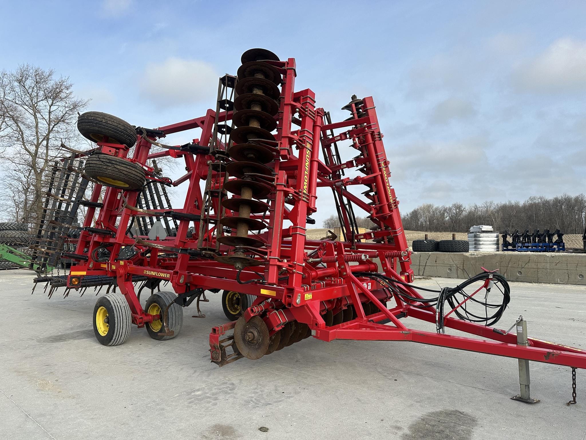 2013 Sunflower 6333 Equipment Image0