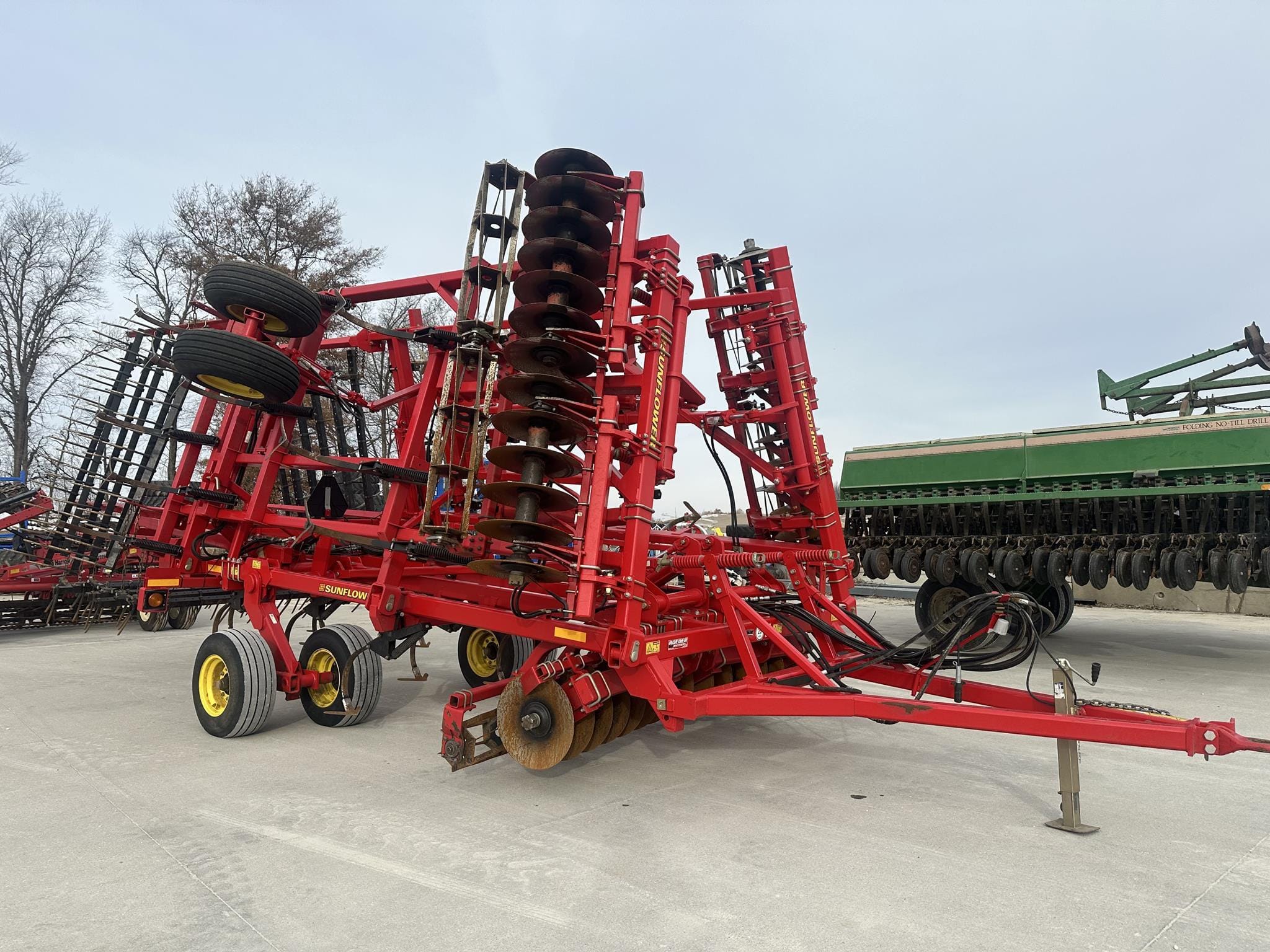 2013 Sunflower 6333 Equipment Image0