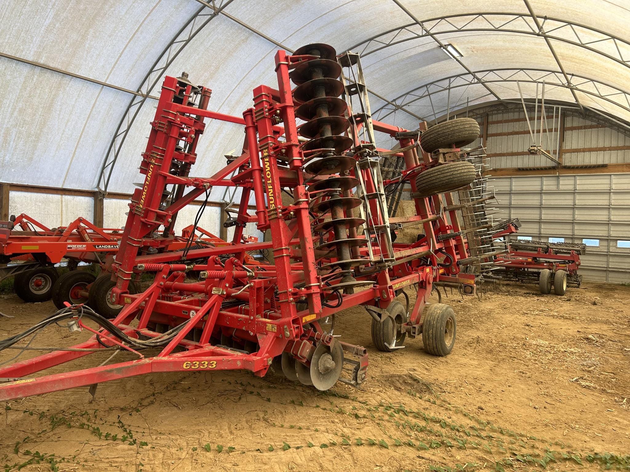 2013 Sunflower 6333 Equipment Image0