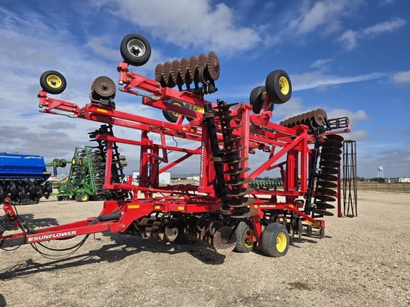 2013 Sunflower 6631-35 Equipment Image0