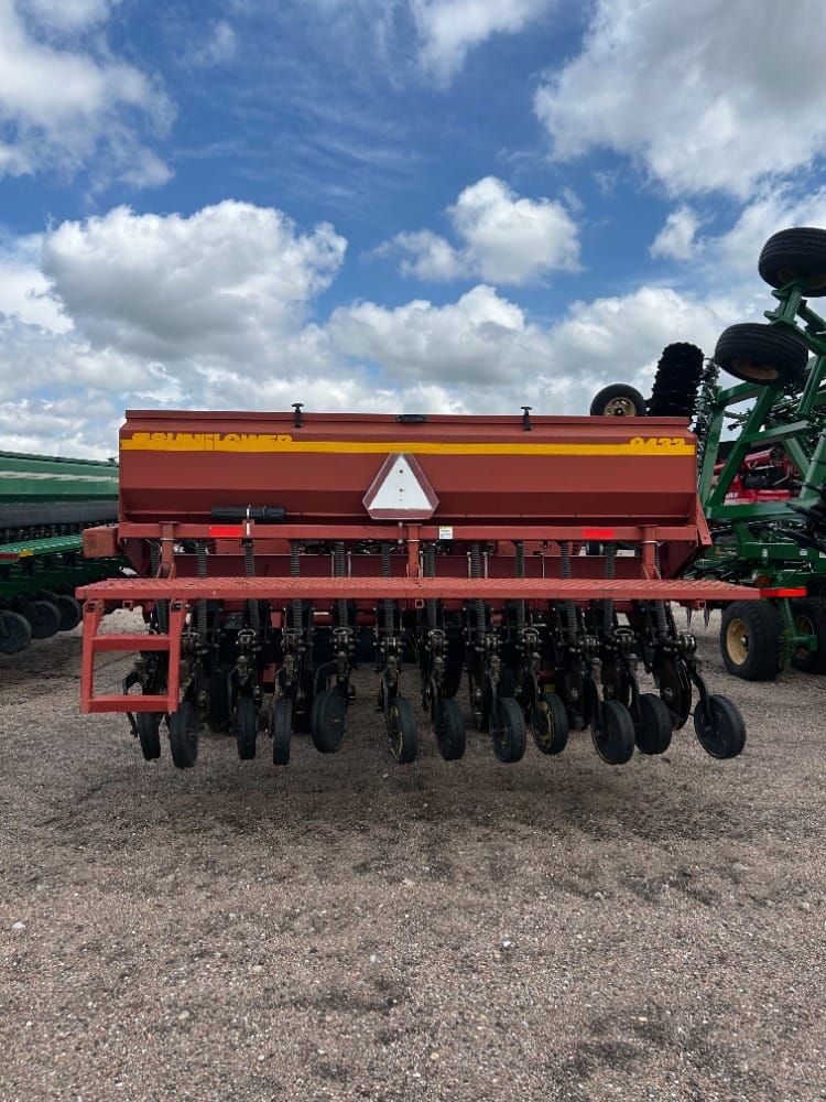 2013 Sunflower 9433 Equipment Image0