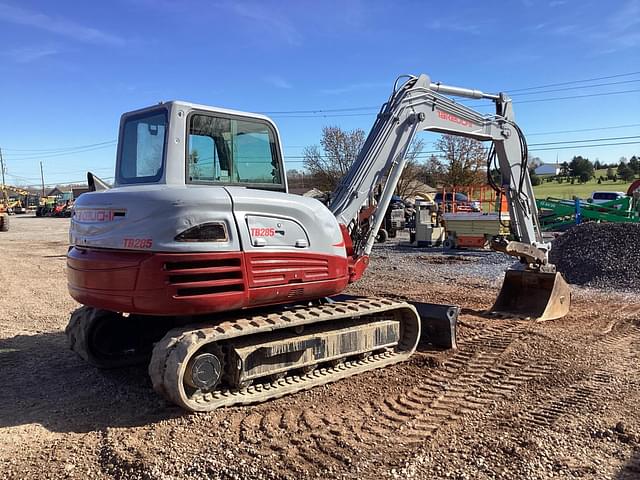 Image of Takeuchi TB285 equipment image 4