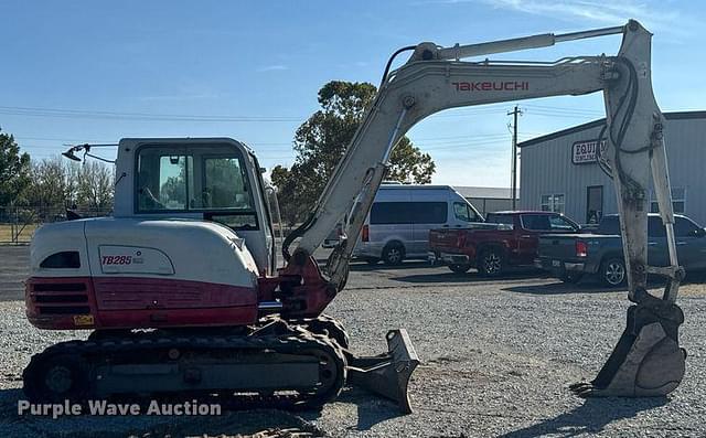 Image of Takeuchi TB285 equipment image 3