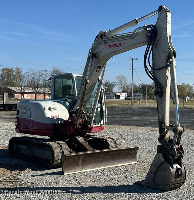 Image of Takeuchi TB285 equipment image 2