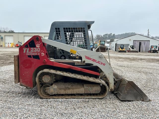 Image of Takeuchi TL230 equipment image 4