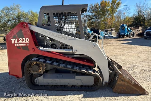 Image of Takeuchi TL230 equipment image 3