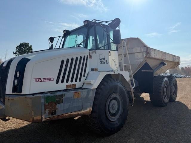2013 Terex TA250 Equipment Image0