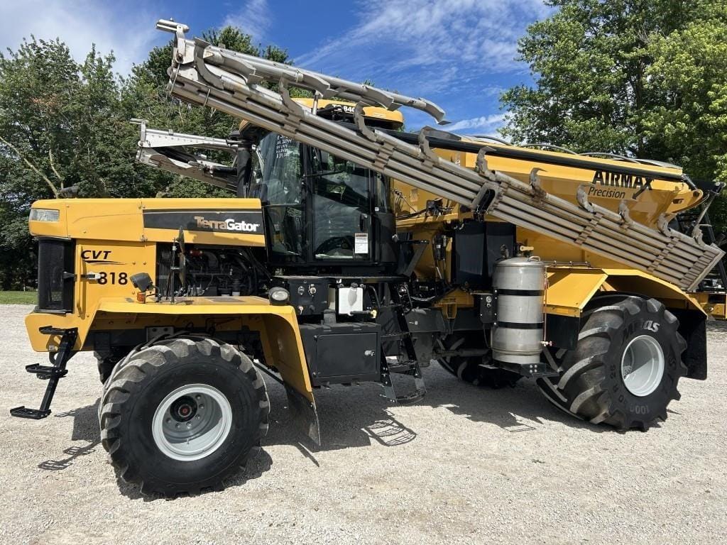 2013 Ag-Chem Terra-Gator 8400 Equipment Image0