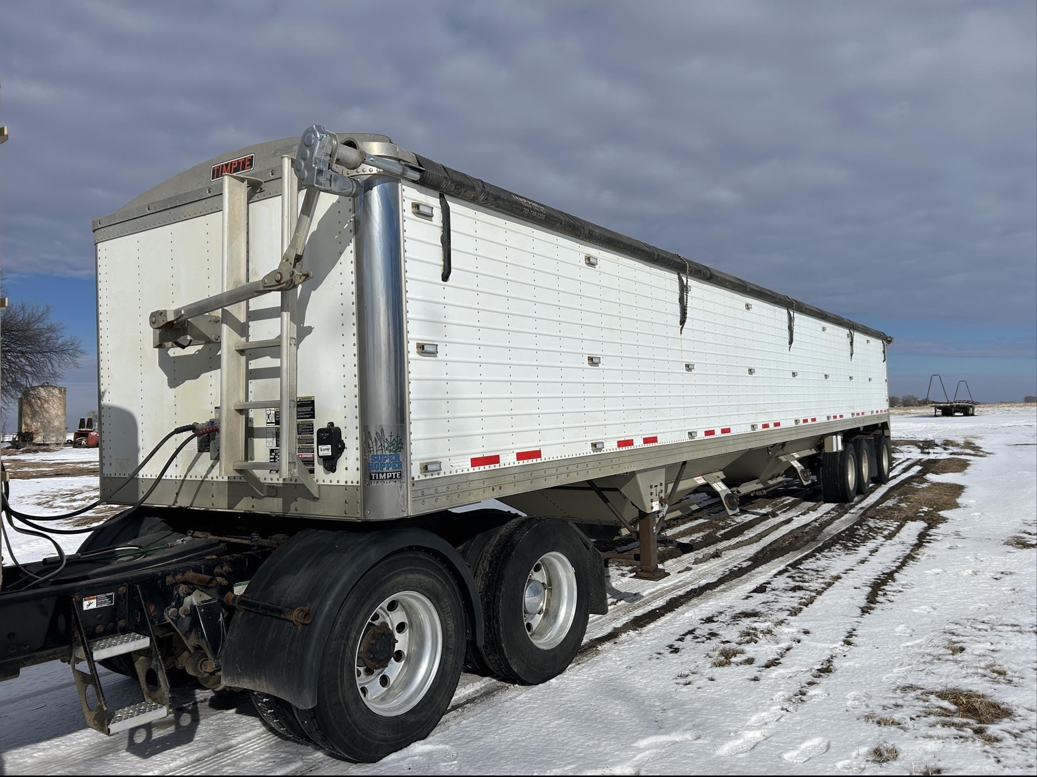 2013 Timpte Super Hopper Equipment Image0