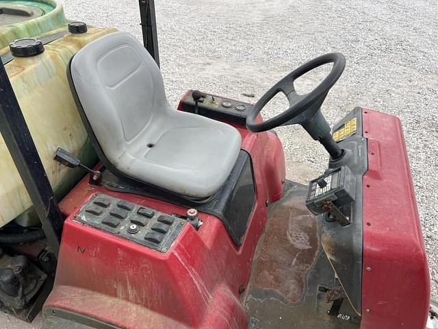 Image of Toro Multi Pro 1250 equipment image 4