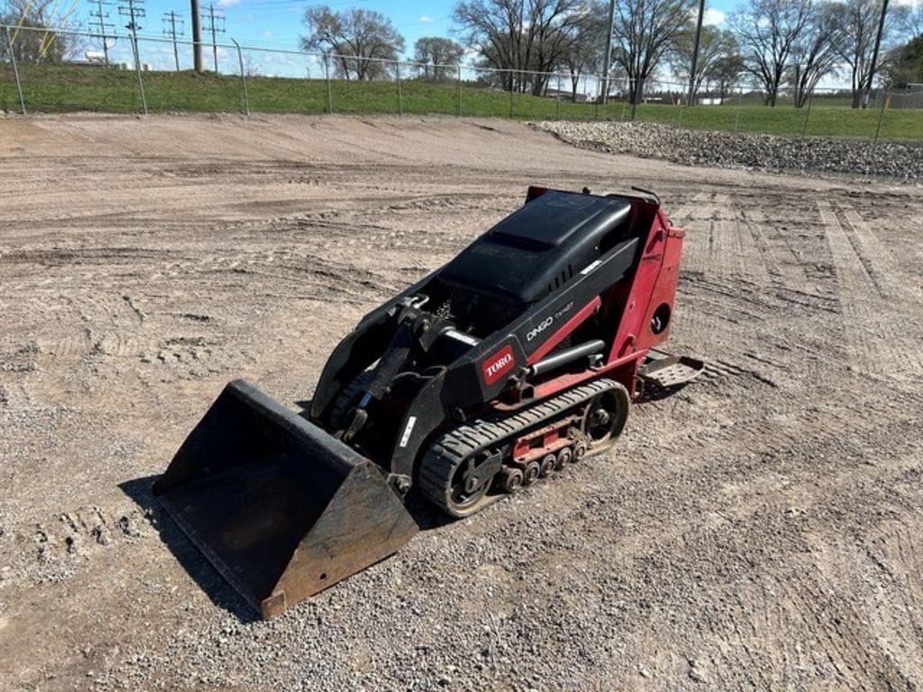2013 Toro Dingo TX427 Equipment Image0