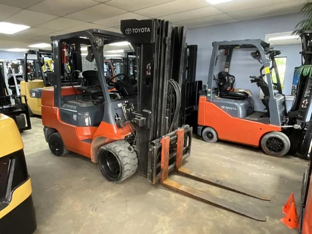 Image of Toyota 7FGCU35 equipment image 4