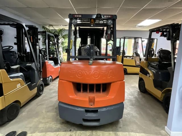 Image of Toyota 7FGCU35 equipment image 2