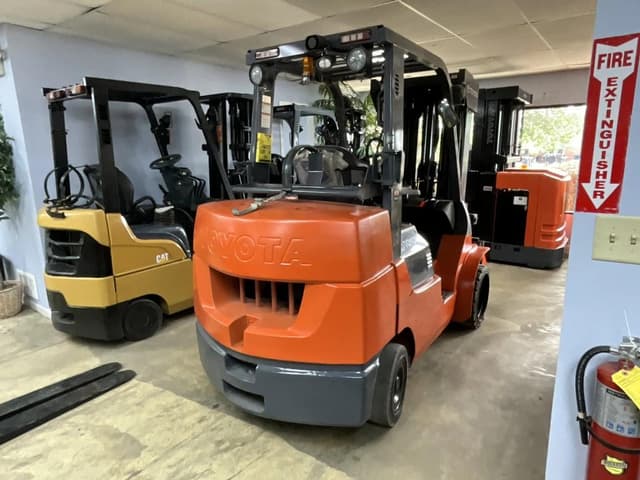 Image of Toyota 7FGCU35 equipment image 3