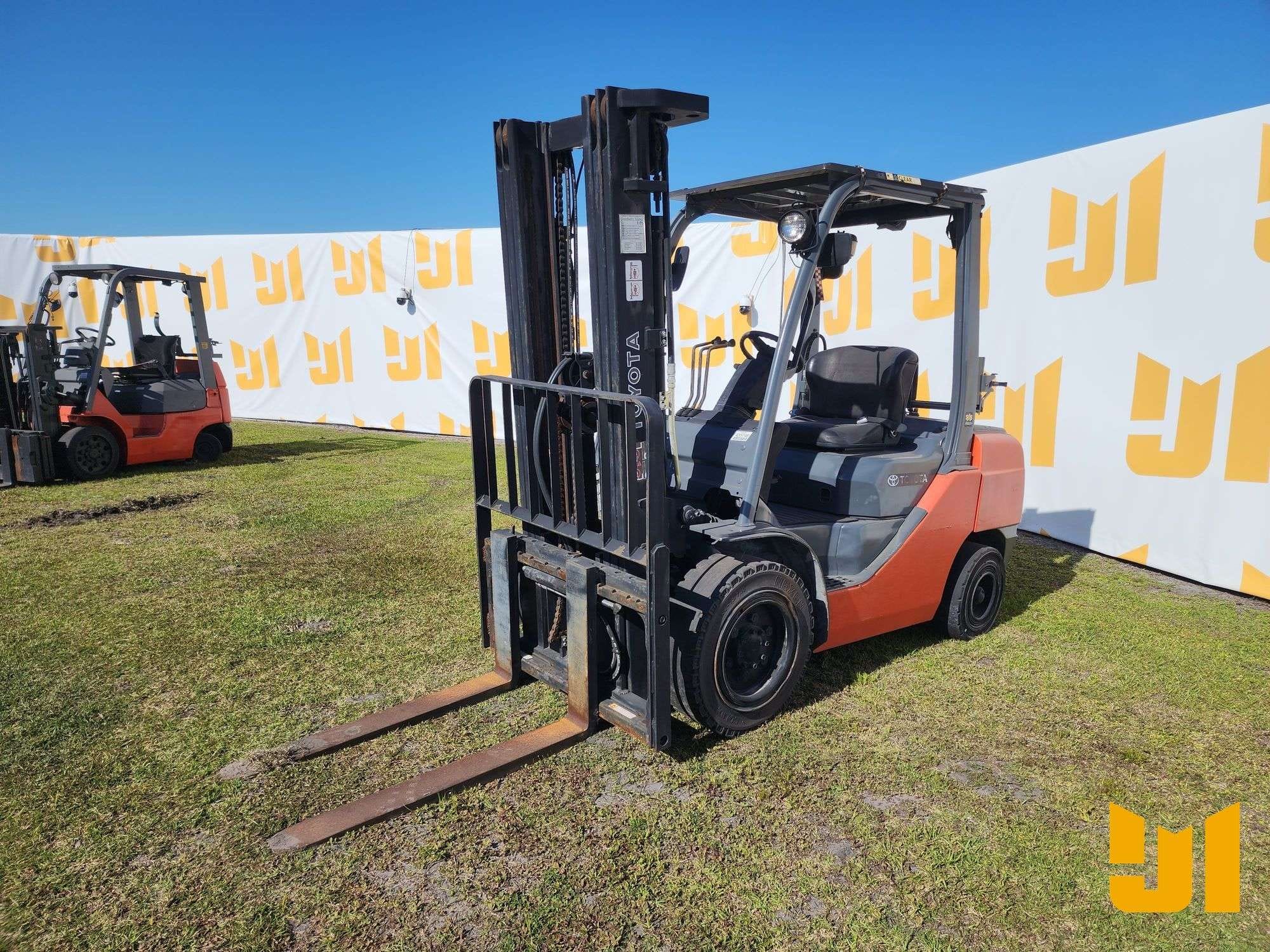 2013 Toyota 8FGU30 Equipment Image0