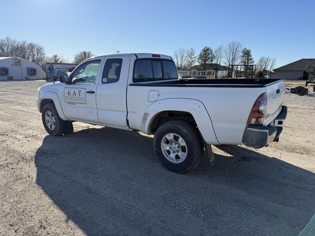 Image of Toyota Tacoma equipment image 3