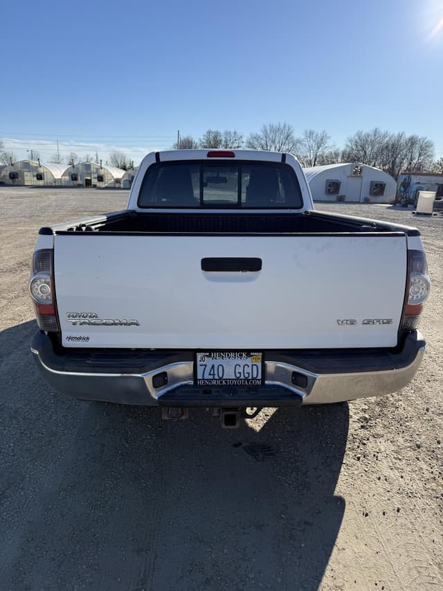Image of Toyota Tacoma equipment image 4