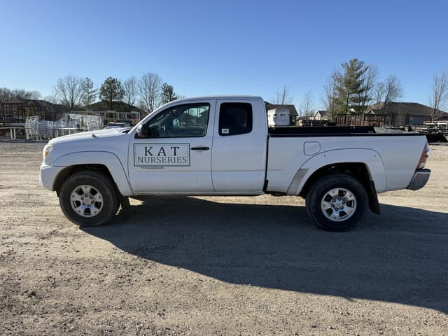 Image of Toyota Tacoma equipment image 2