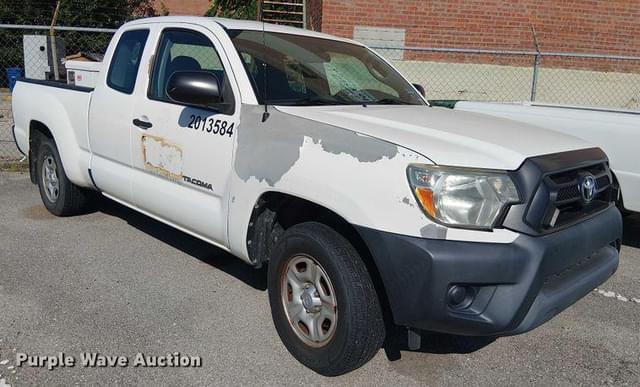 Image of Toyota Tacoma equipment image 2