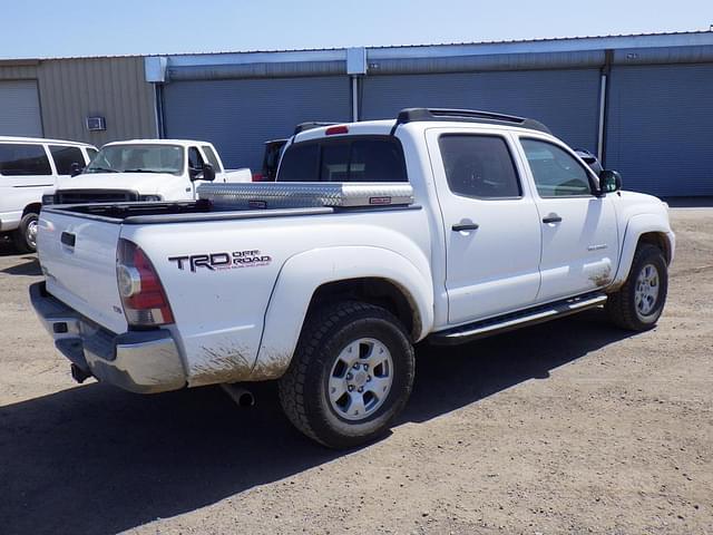 Image of Toyota Tacoma equipment image 2