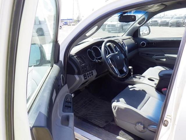 Image of Toyota Tacoma equipment image 4