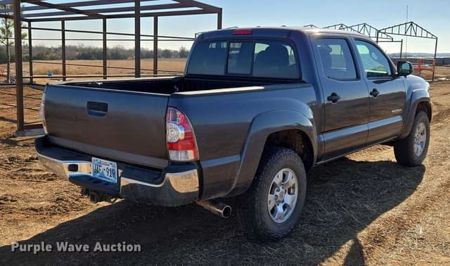 Image of Toyota Tacoma equipment image 4