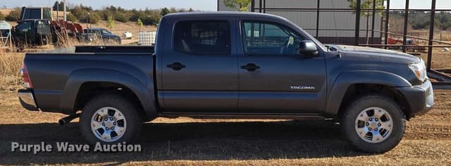 Image of Toyota Tacoma equipment image 3