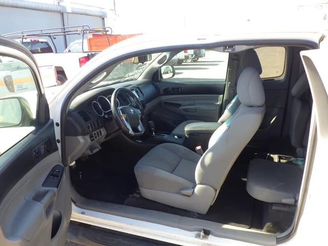 Image of Toyota Tacoma equipment image 4