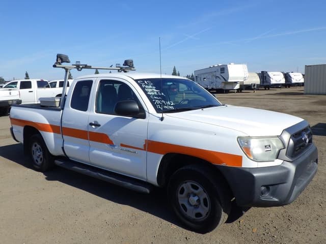 Image of Toyota Tacoma equipment image 1