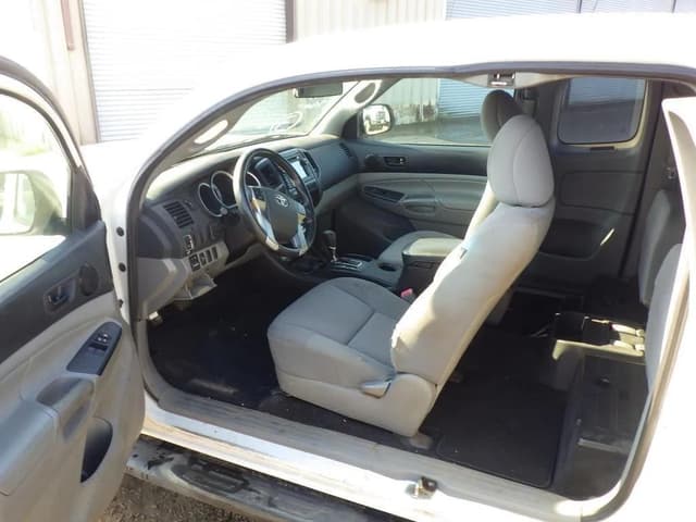 Image of Toyota Tacoma equipment image 4