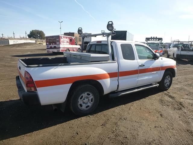 Image of Toyota Tacoma equipment image 2