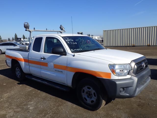 Image of Toyota Tacoma equipment image 1