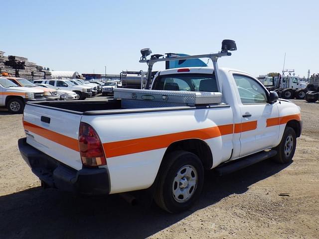 Image of Toyota Tacoma equipment image 2