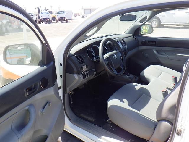Image of Toyota Tacoma equipment image 4
