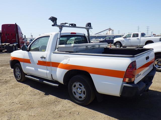 Image of Toyota Tacoma equipment image 3