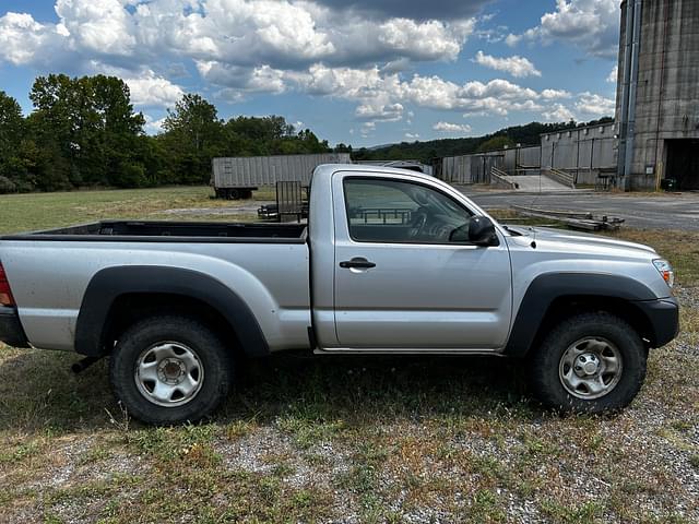 Image of Toyota Tacoma equipment image 4