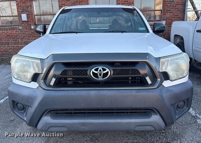 Image of Toyota Tacoma equipment image 1