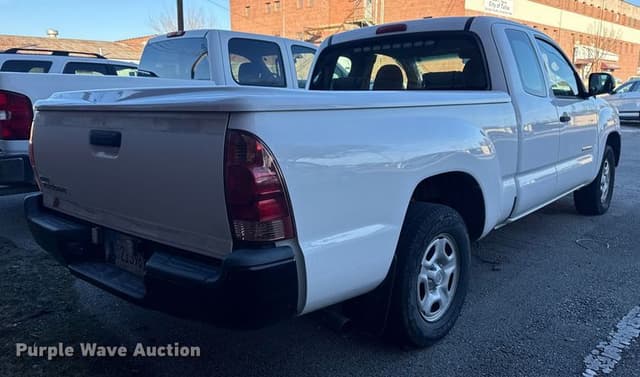 Image of Toyota Tacoma equipment image 4