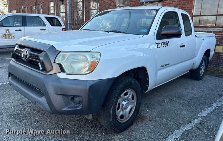 2013 Toyota Tacoma Equipment Image0