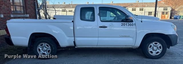 Image of Toyota Tacoma equipment image 3