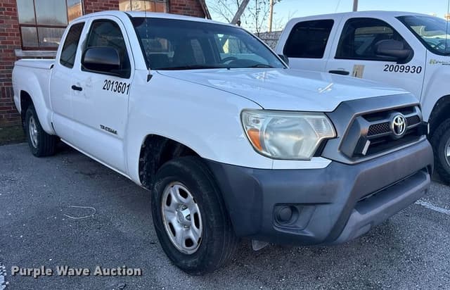 Image of Toyota Tacoma equipment image 2