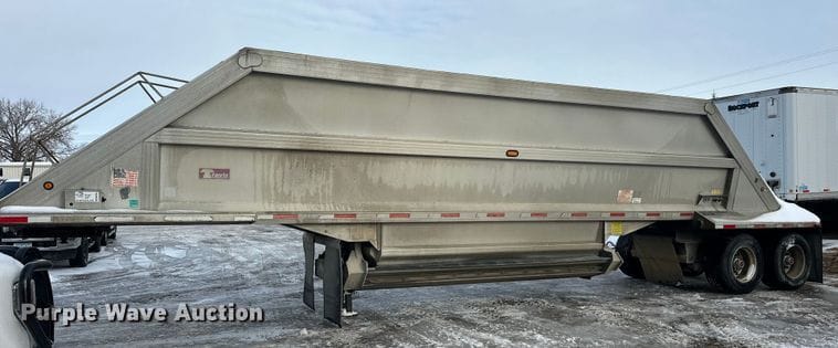 2013 Travis Body & Trailer S/102 Equipment Image0