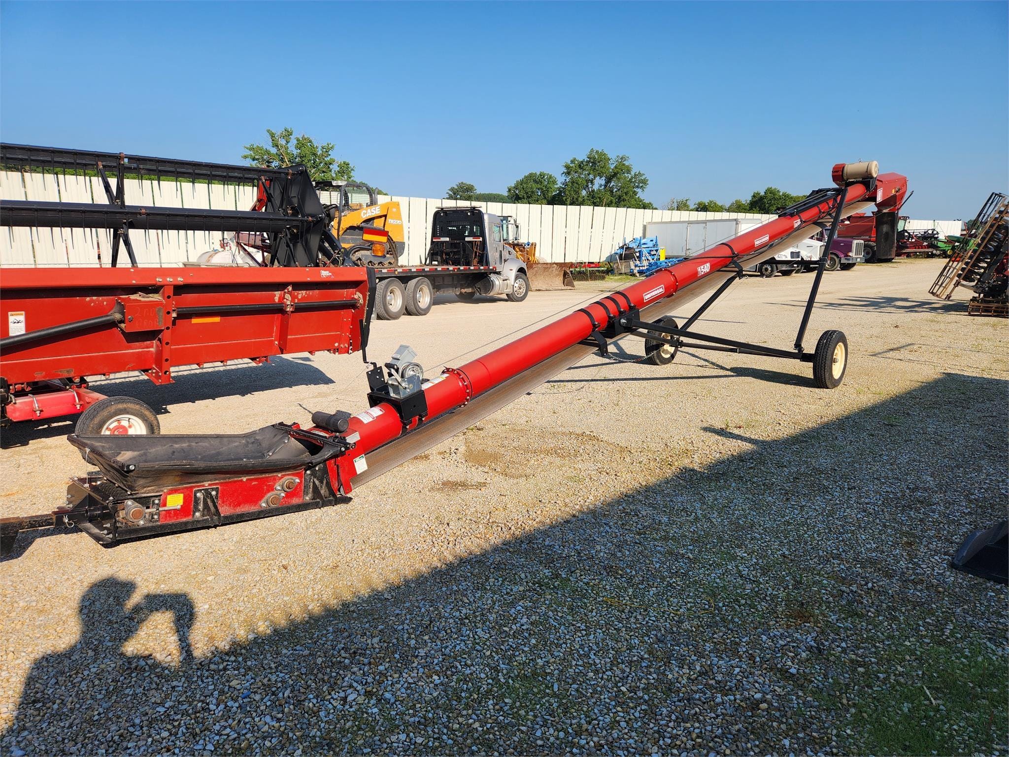 2013 Universal 1540 Equipment Image0