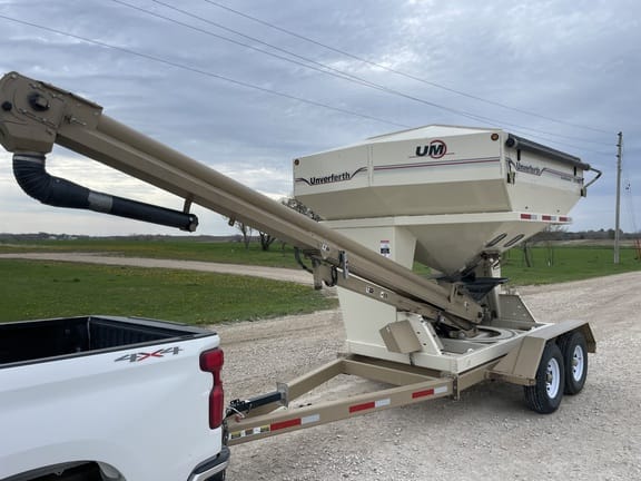 Main image Unverferth Seed Runner 2750