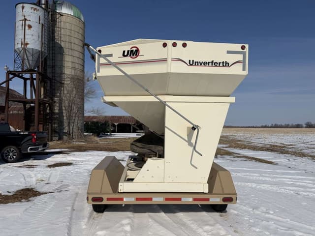 Image of Unverferth Seed Runner 2750 equipment image 4