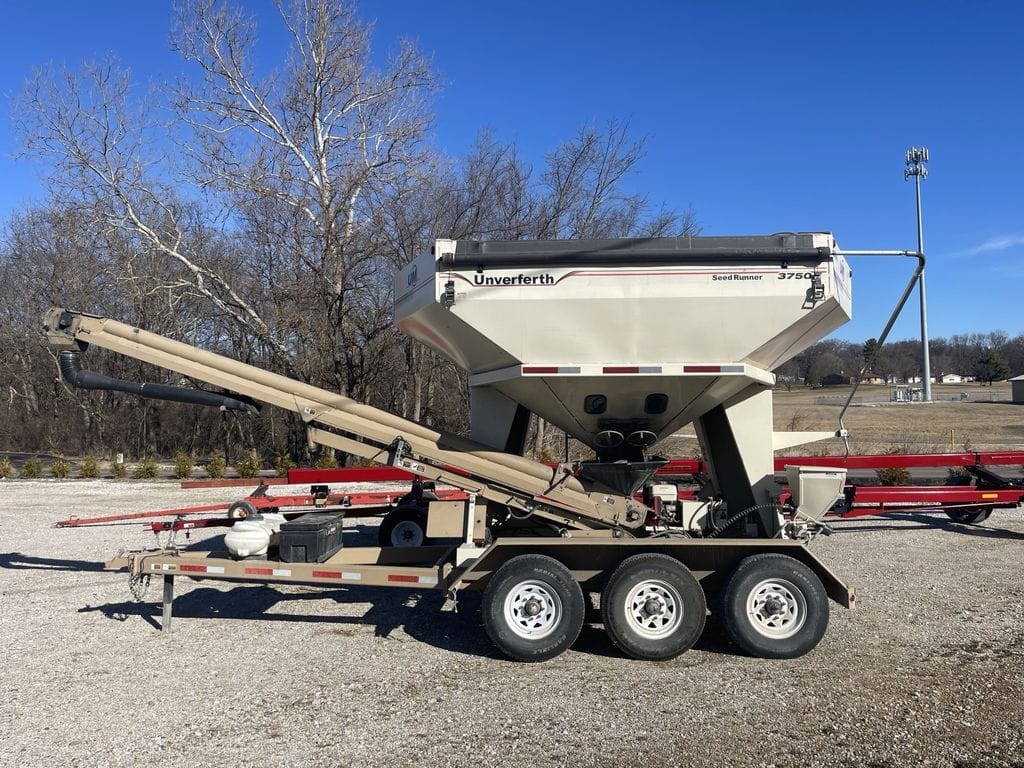 2013 Unverferth 3750 Equipment Image0