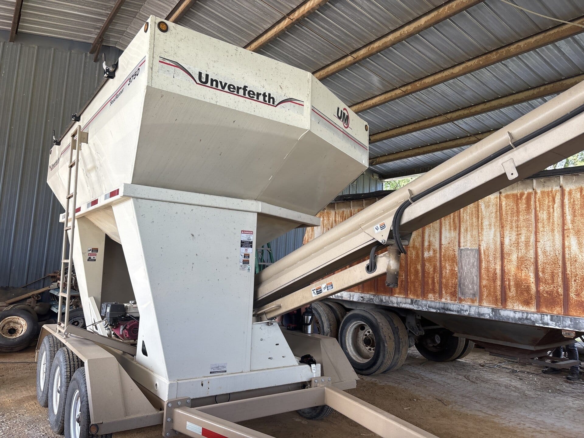 2013 Unverferth 3750 Equipment Image0